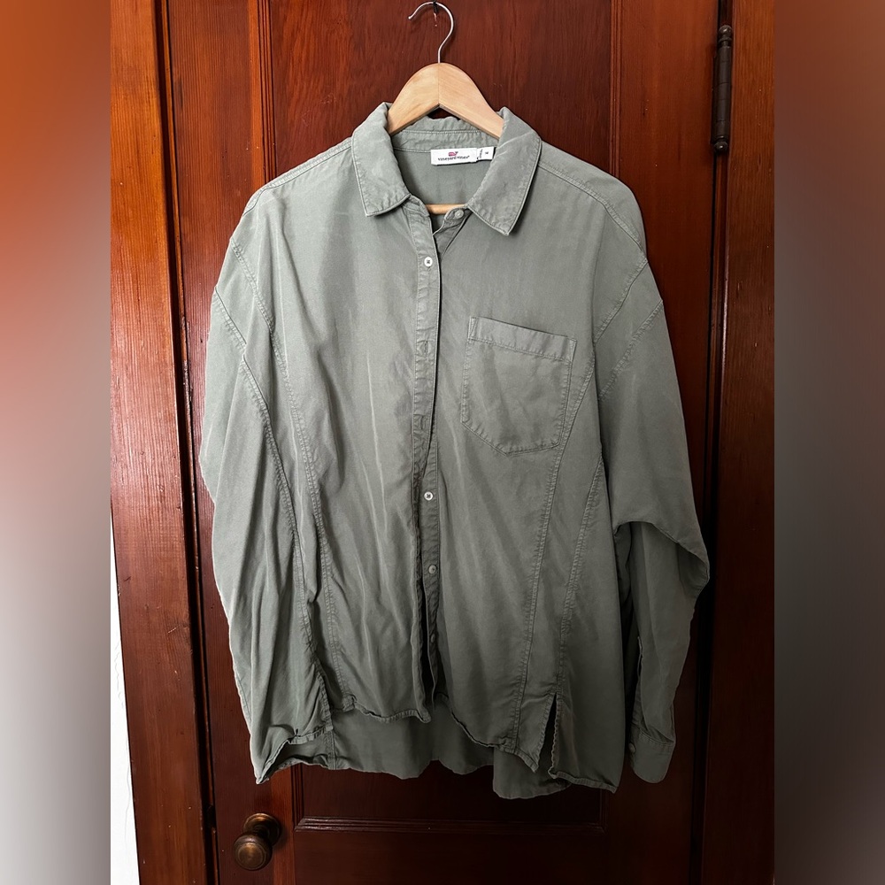Green vineyard vines button up shirt